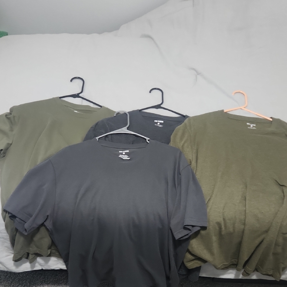 Lot Of True CLASSIC Casual Gray and Green Short Sleeve Tees
